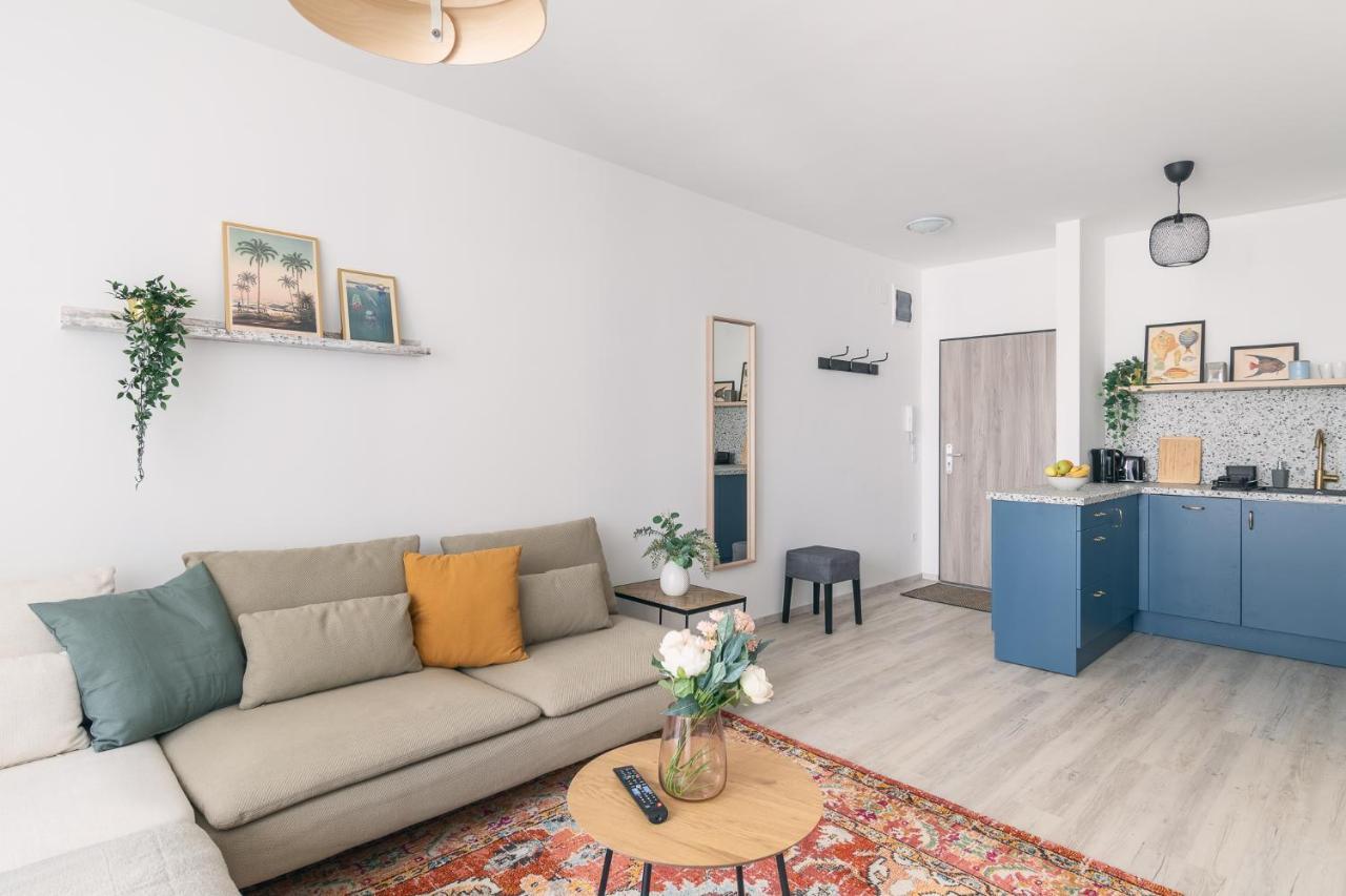 Corvin Apartment With Balcony And Ac Budapest Exterior photo