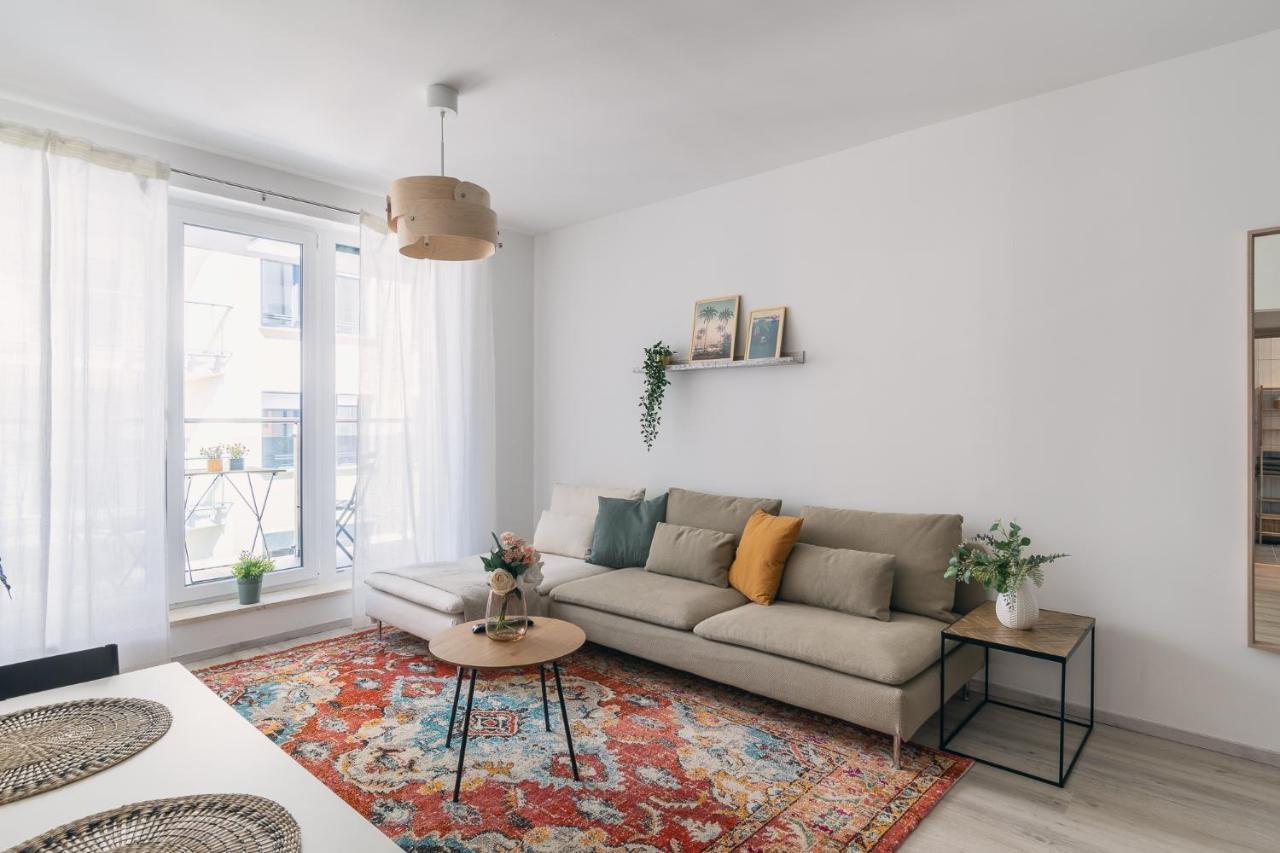 Corvin Apartment With Balcony And Ac Budapest Exterior photo