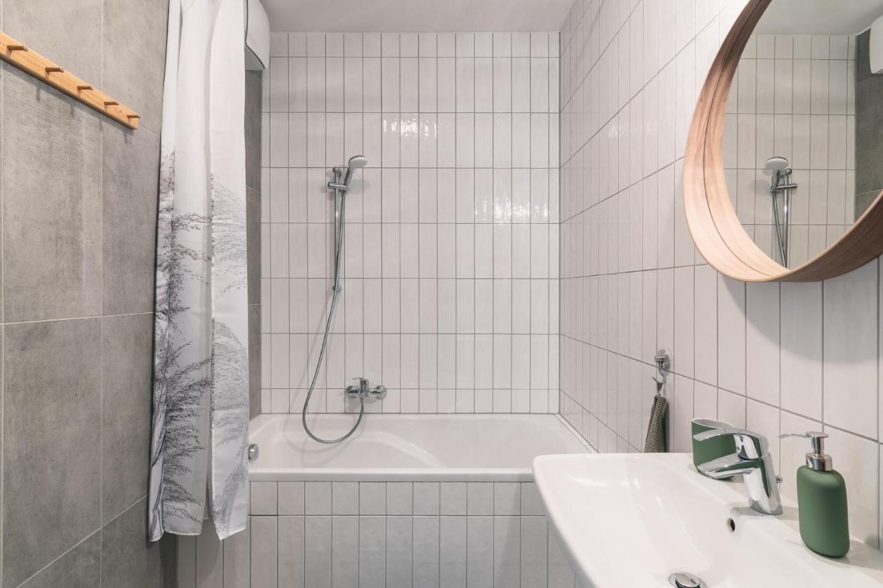 Corvin Apartment With Balcony And Ac Budapest Exterior photo